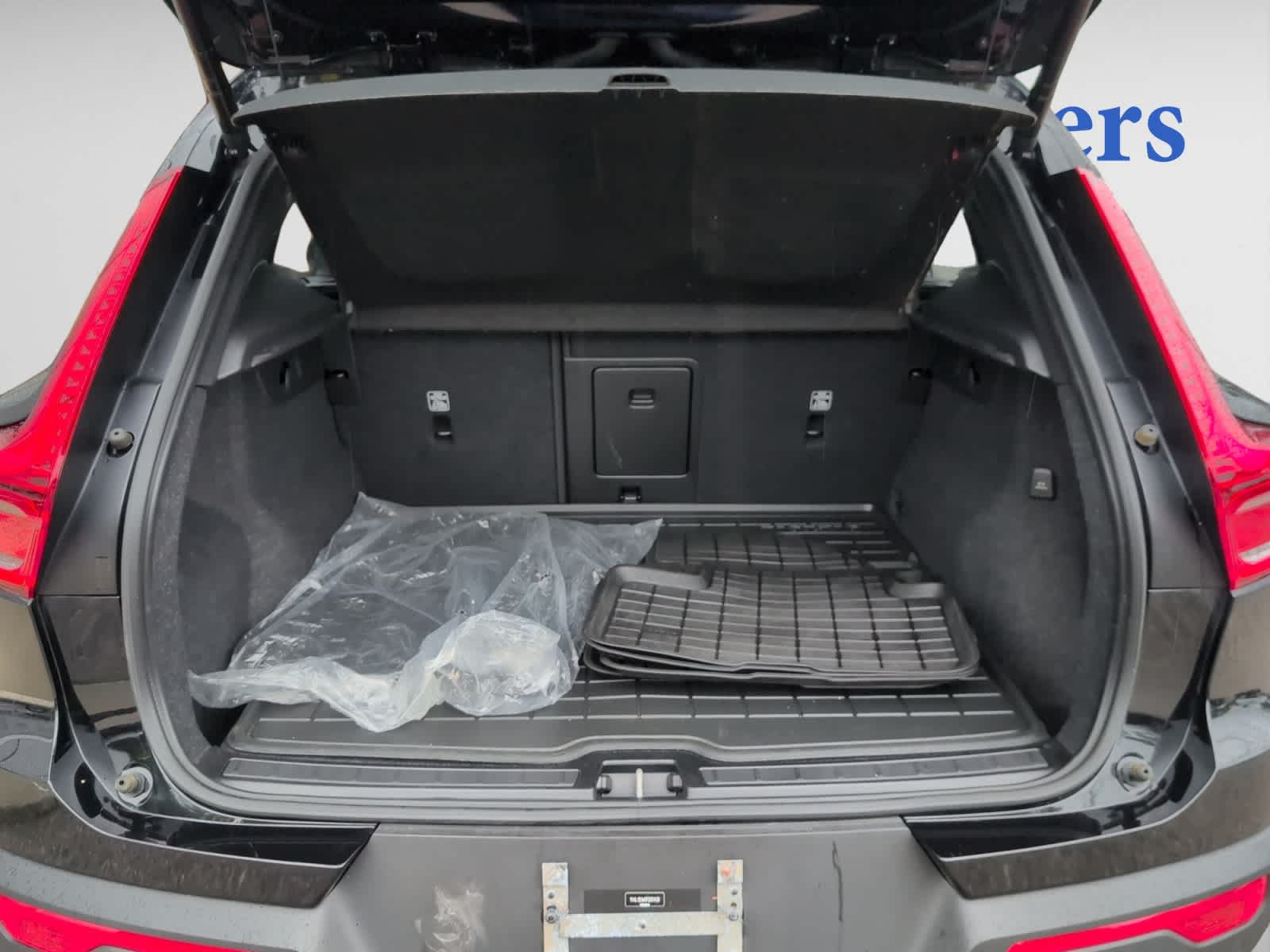 2023 Volvo XC40 AWD Plus photo 4