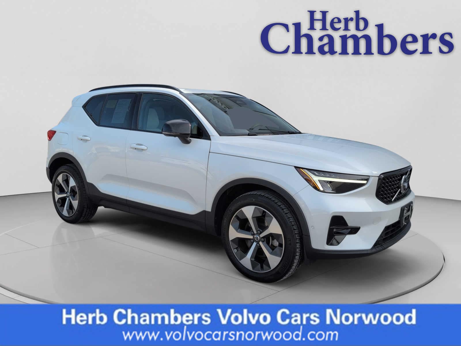 used 2023 Volvo XC40 car, priced at $29,998