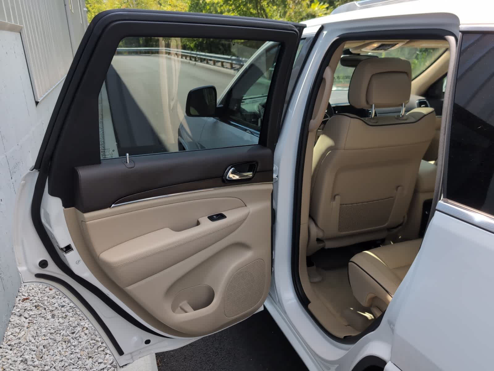 used 2020 Jeep Grand Cherokee car, priced at $17,998