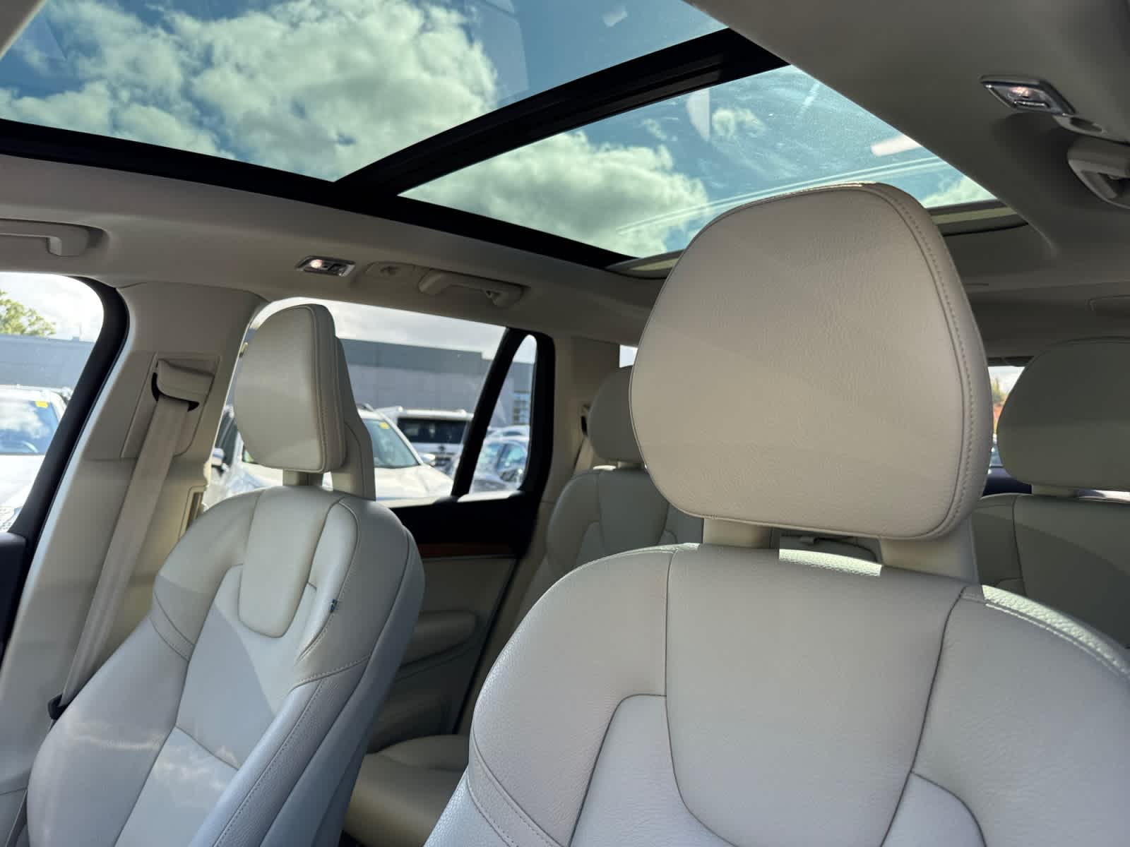 used 2022 Volvo XC90 car, priced at $31,998