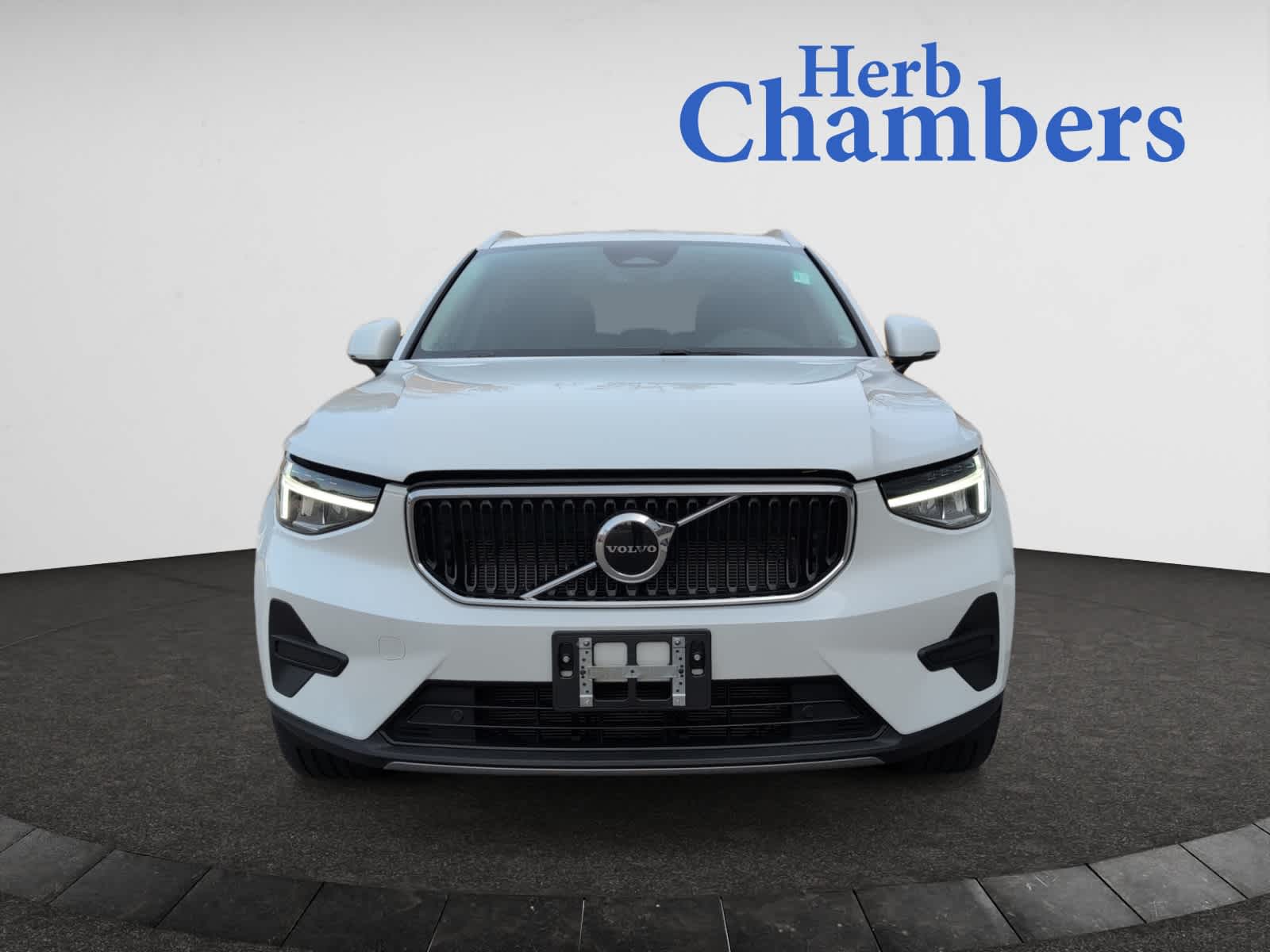 2023 Volvo XC40 Core photo 2