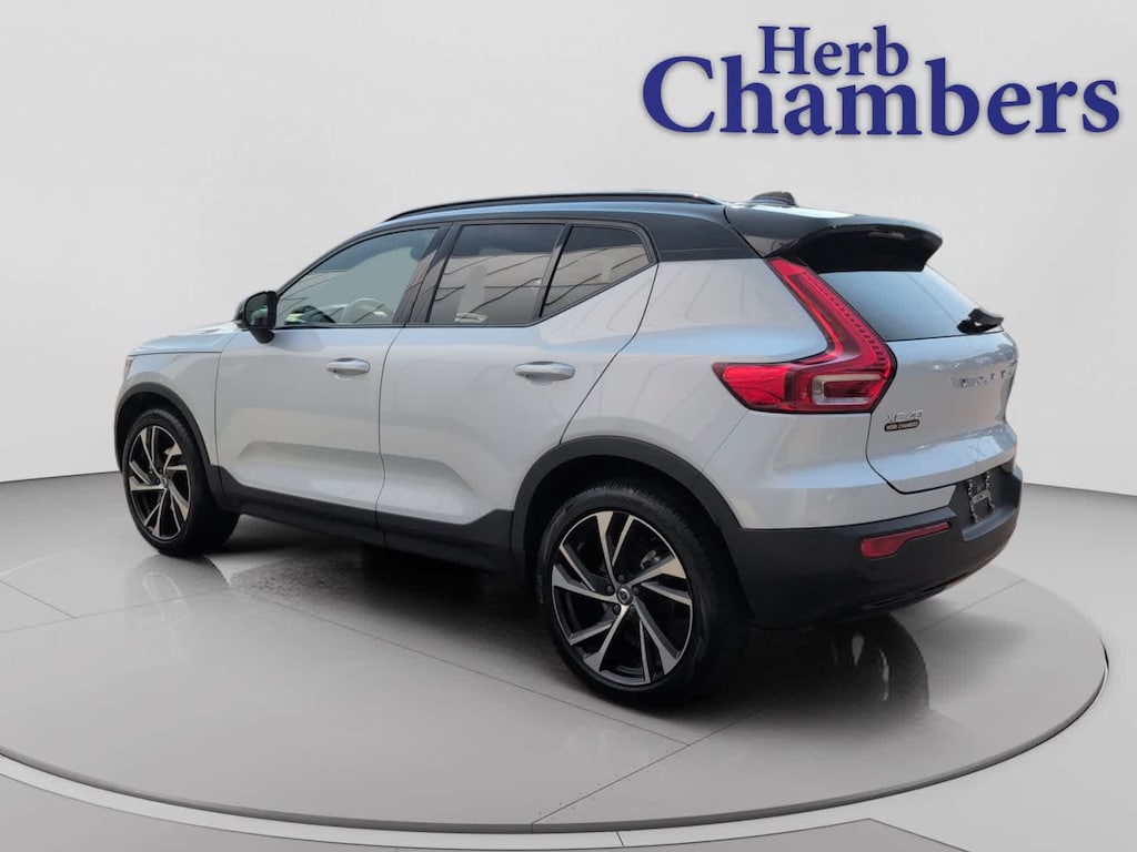 Used 2021 Volvo XC40 T5 R-Design SUV