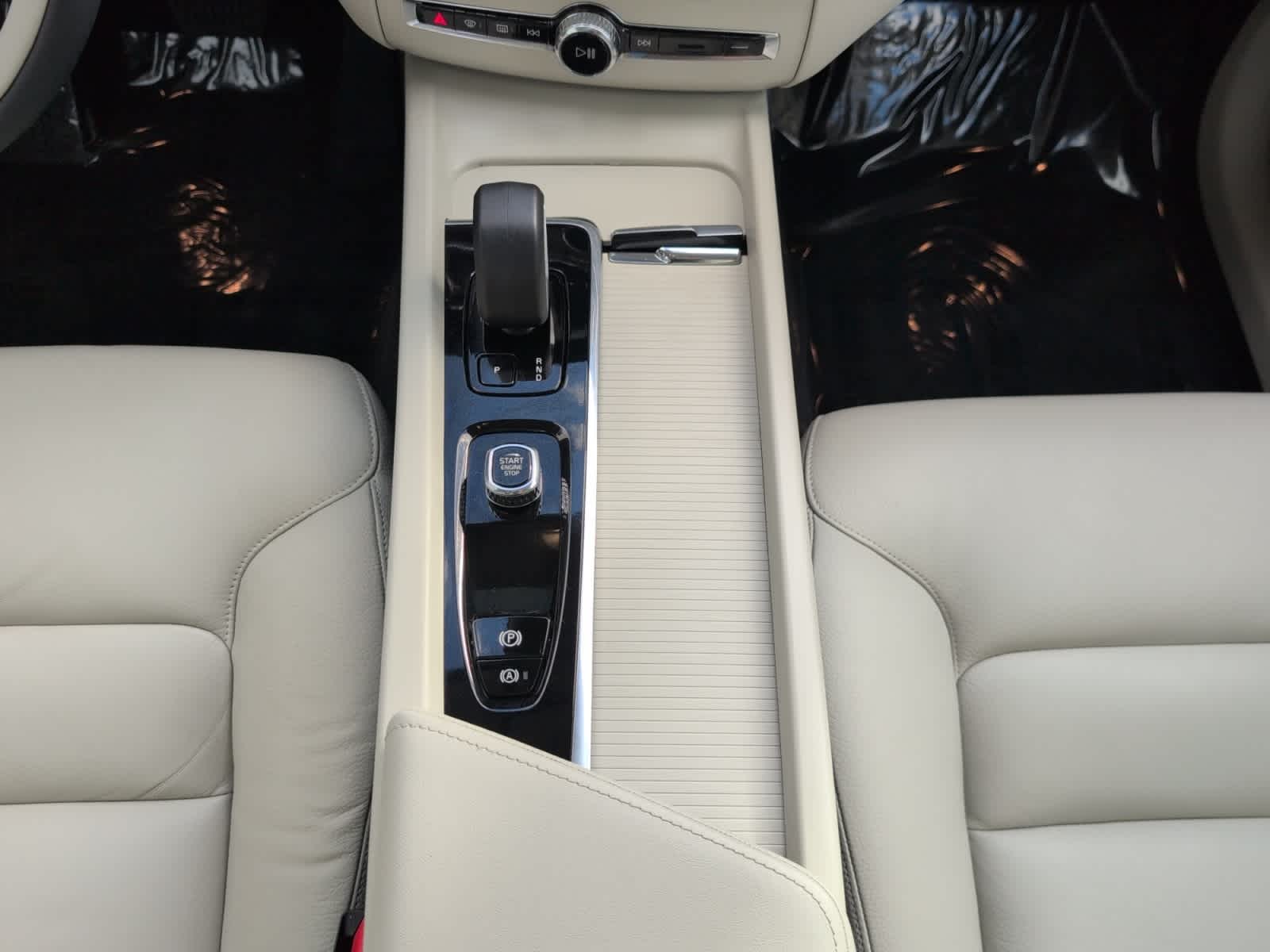 used 2023 Volvo XC60 car, priced at $31,798