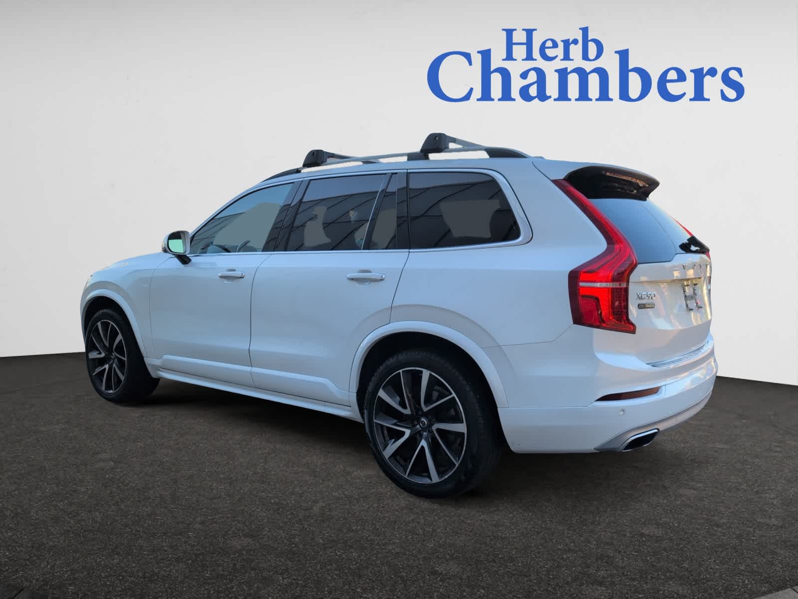 2019 Volvo XC90 T6 Momentum photo 3