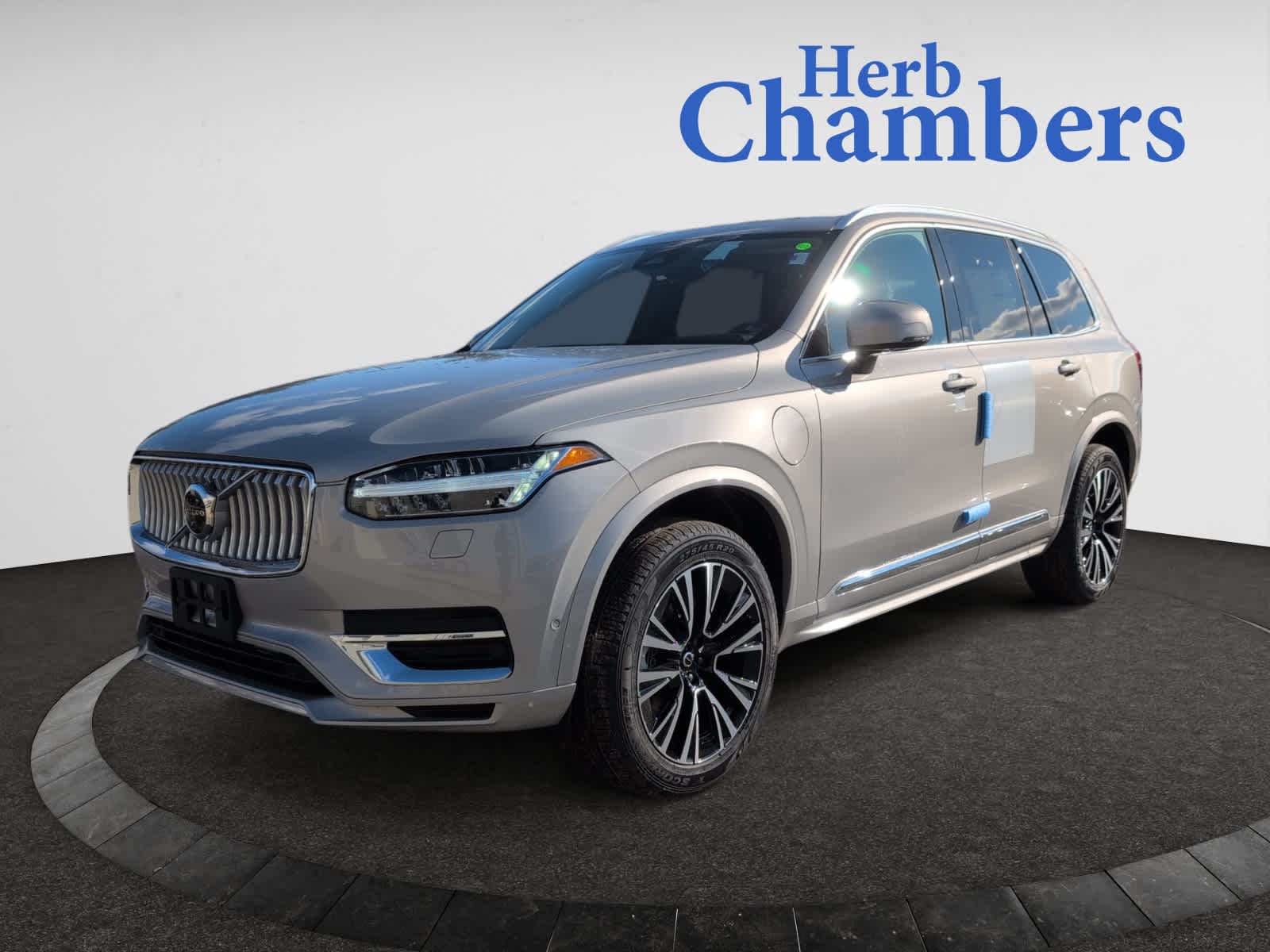 used 2025 Volvo XC90 plug-in hybrid car, priced at $76,875