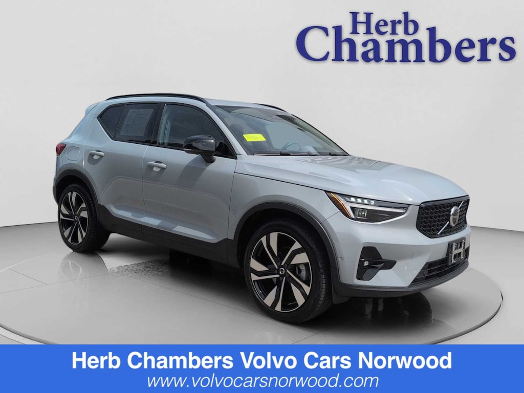 Used 2024 Volvo XC40 B5 Ultimate Dark SUV