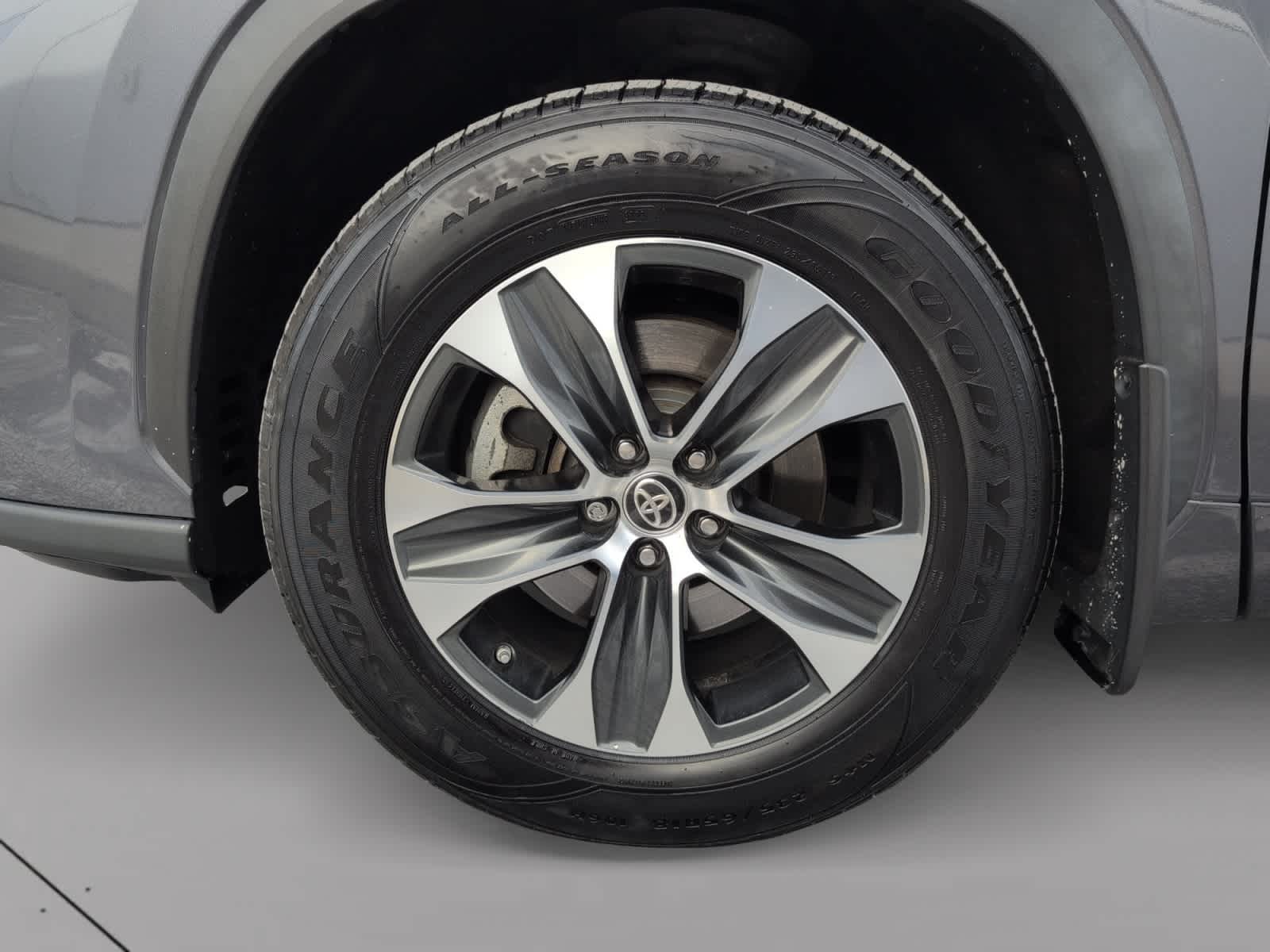 used 2020 Toyota Highlander car, priced at $27,998