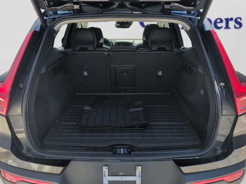 Used 2019 Volvo XC40 T5 Momentum SUV