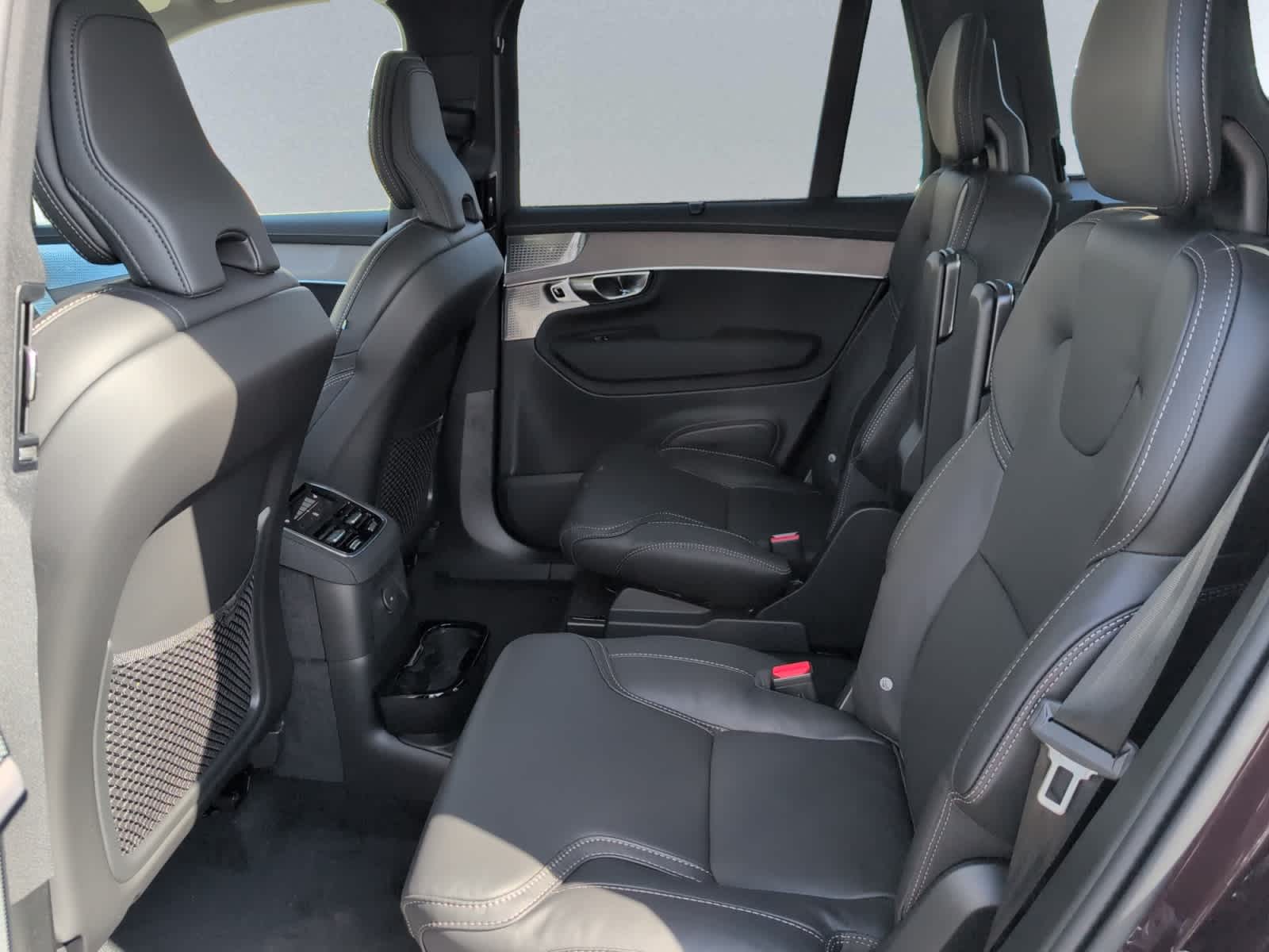 new 2026 Volvo XC90 plug-in hybrid car, priced at $92,200