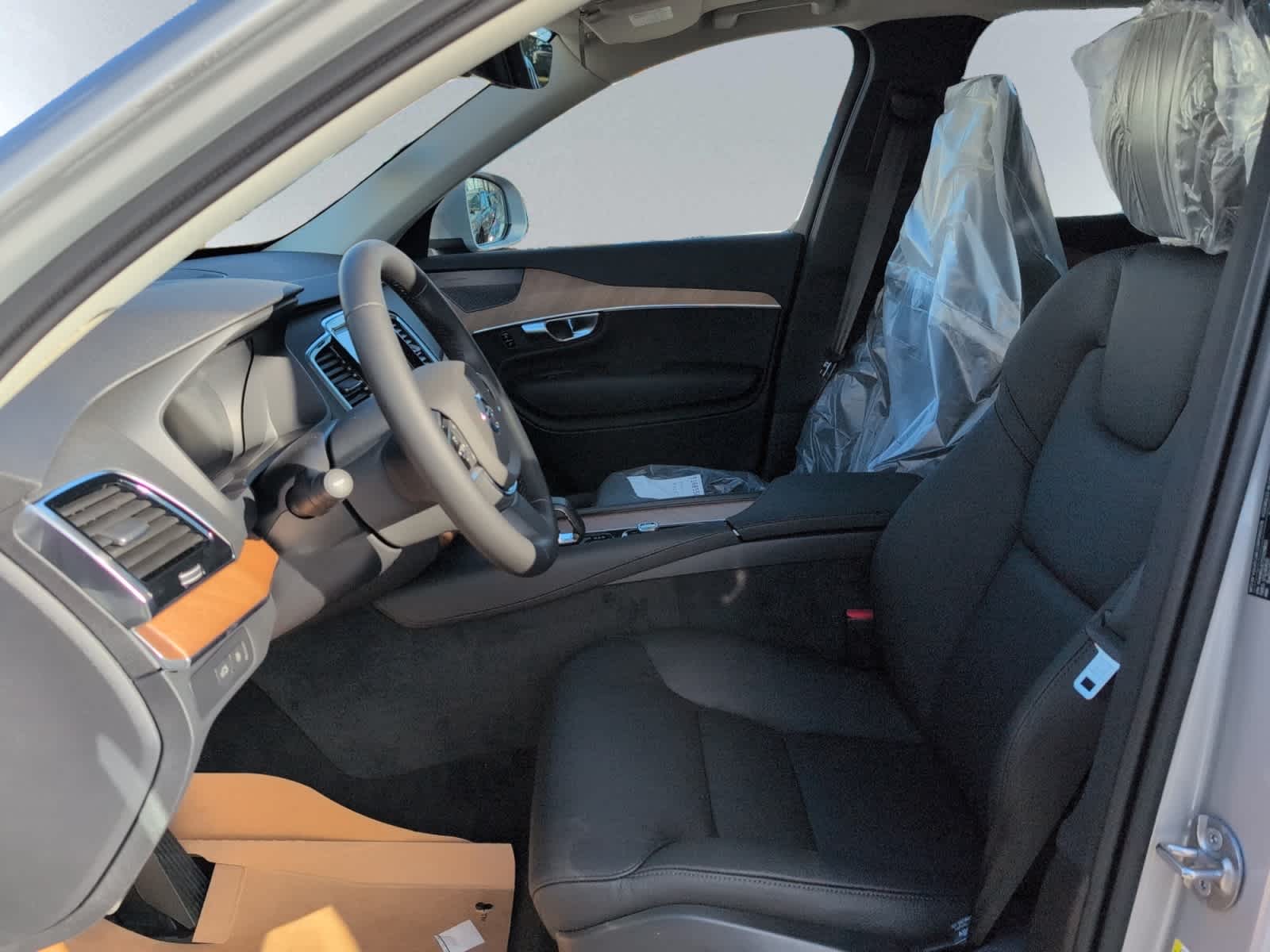 used 2025 Volvo XC90 plug-in hybrid car, priced at $76,875