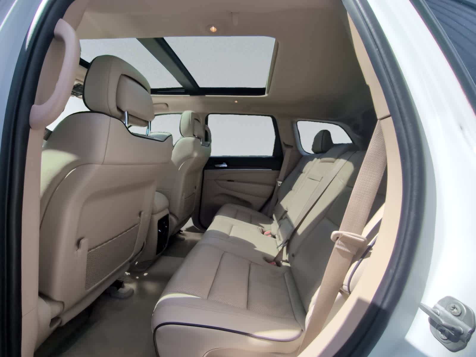 used 2020 Jeep Grand Cherokee car, priced at $17,998