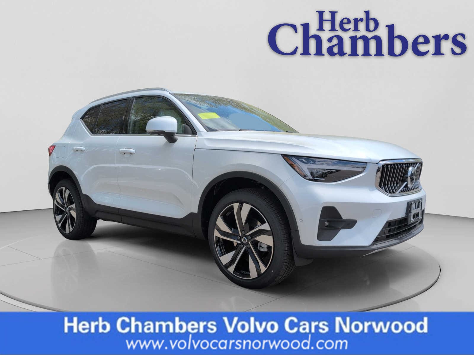2025 Volvo XC40 SUV 