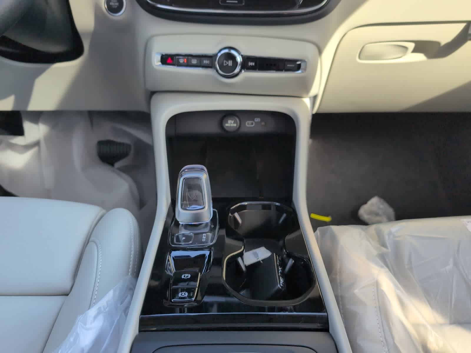 new 2026 Volvo XC40 car, priced at $51,960