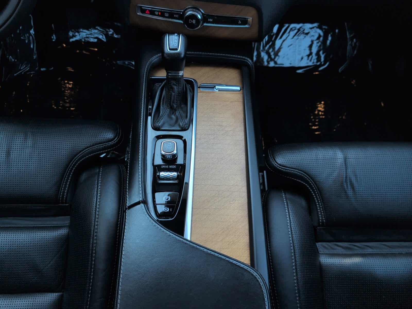 used 2020 Volvo XC90 car, priced at $33,998