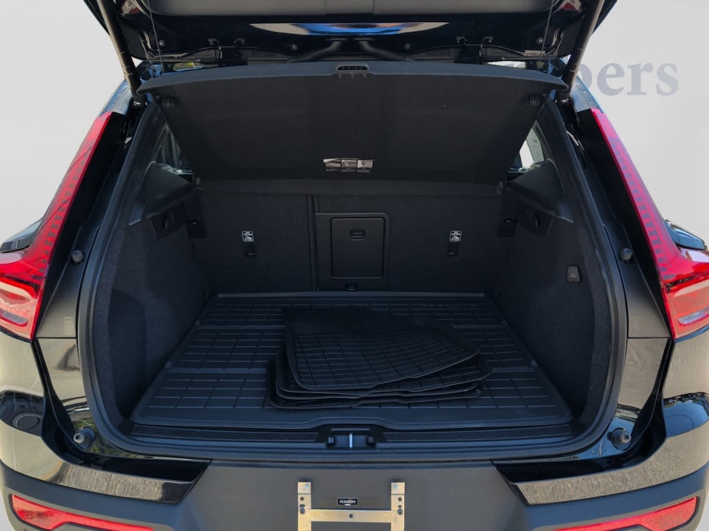 Used 2024 Volvo XC40 B5 Plus Dark SUV