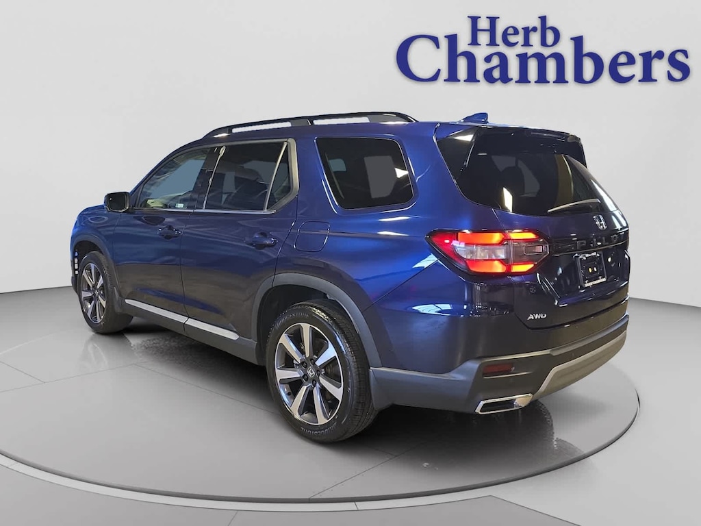 Used 2025 Honda Pilot Touring SUV