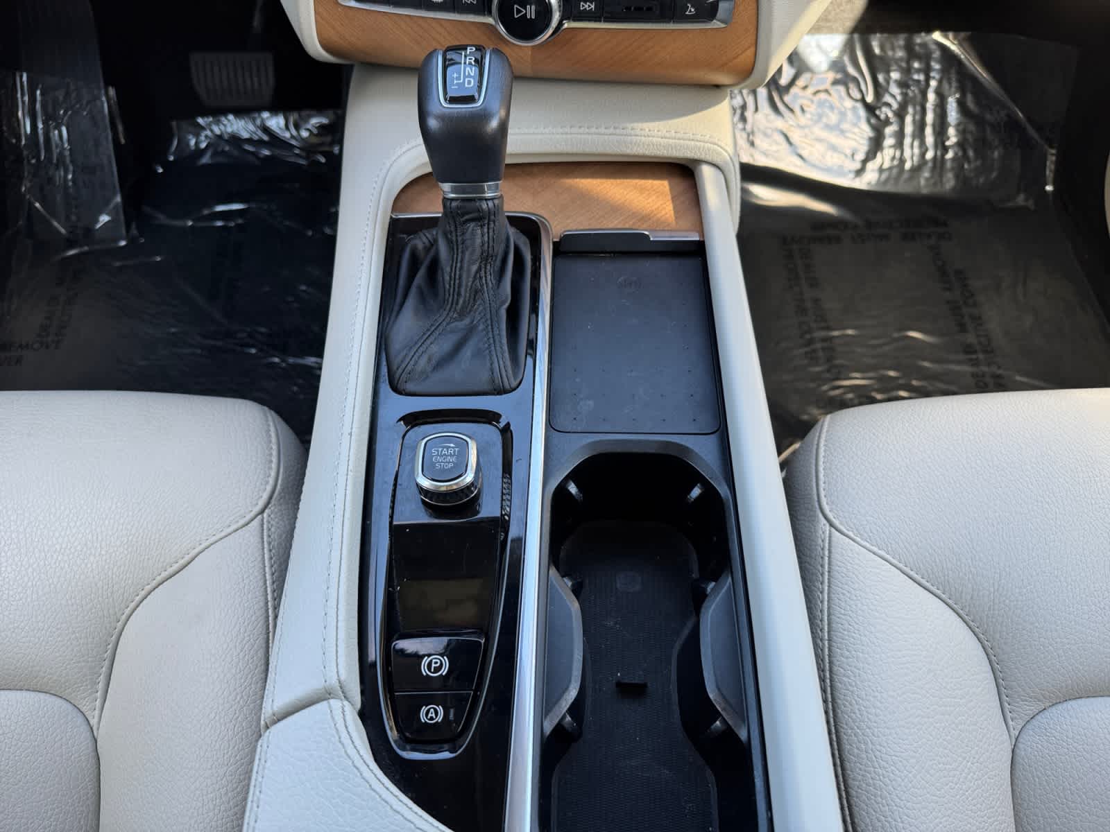 used 2022 Volvo XC90 car, priced at $31,998