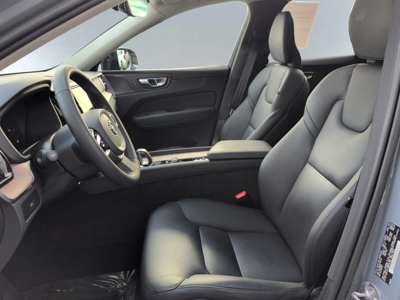 used 2023 Volvo XC60 car, priced at $34,998