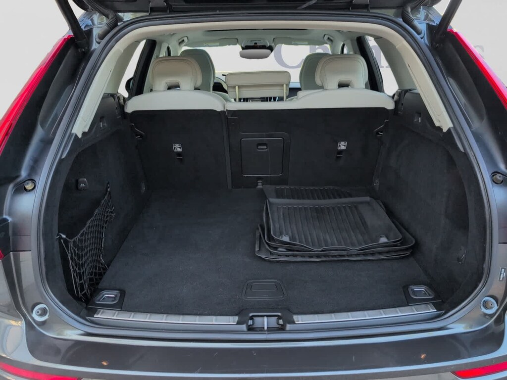 Used 2020 Volvo XC60 T5 Momentum SUV