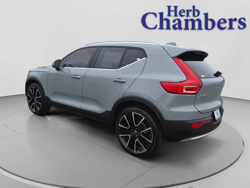 Used 2025 Volvo XC40 B5 Ultra Bright Theme SUV
