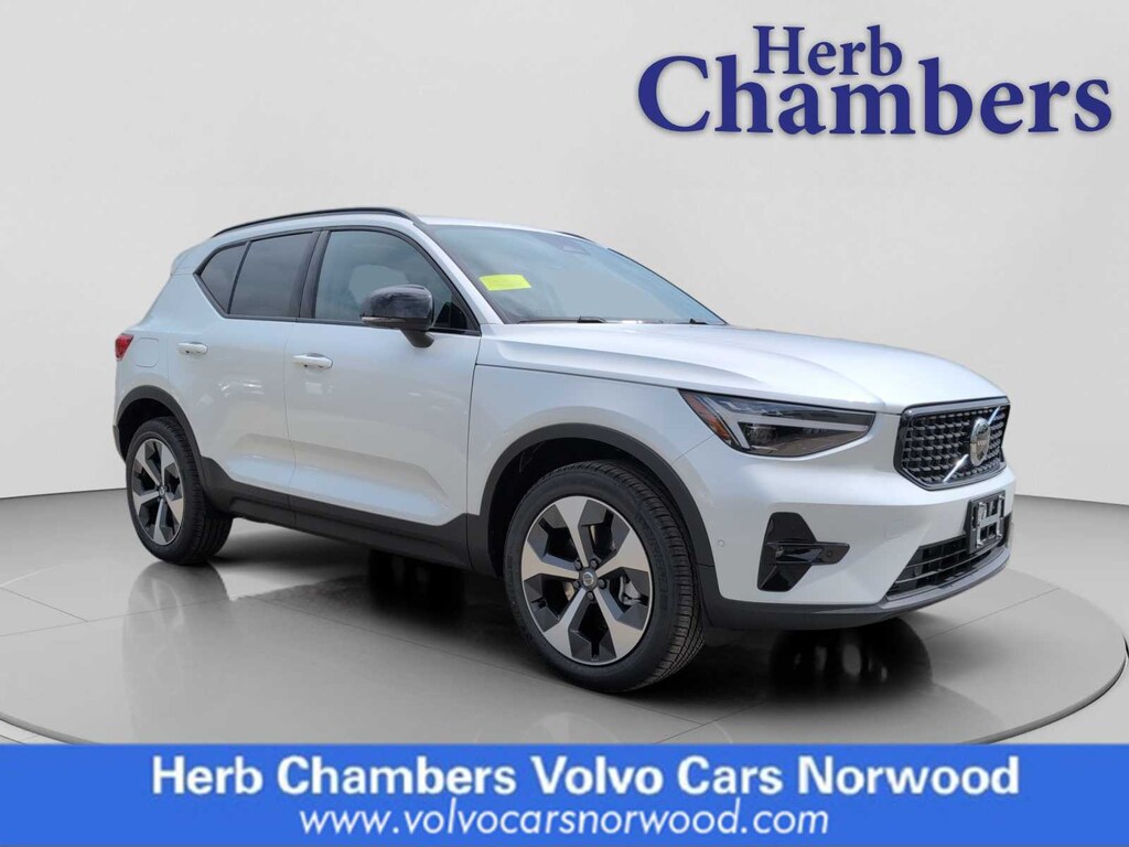 New 2026 Volvo XC40 B5 Plus SUV