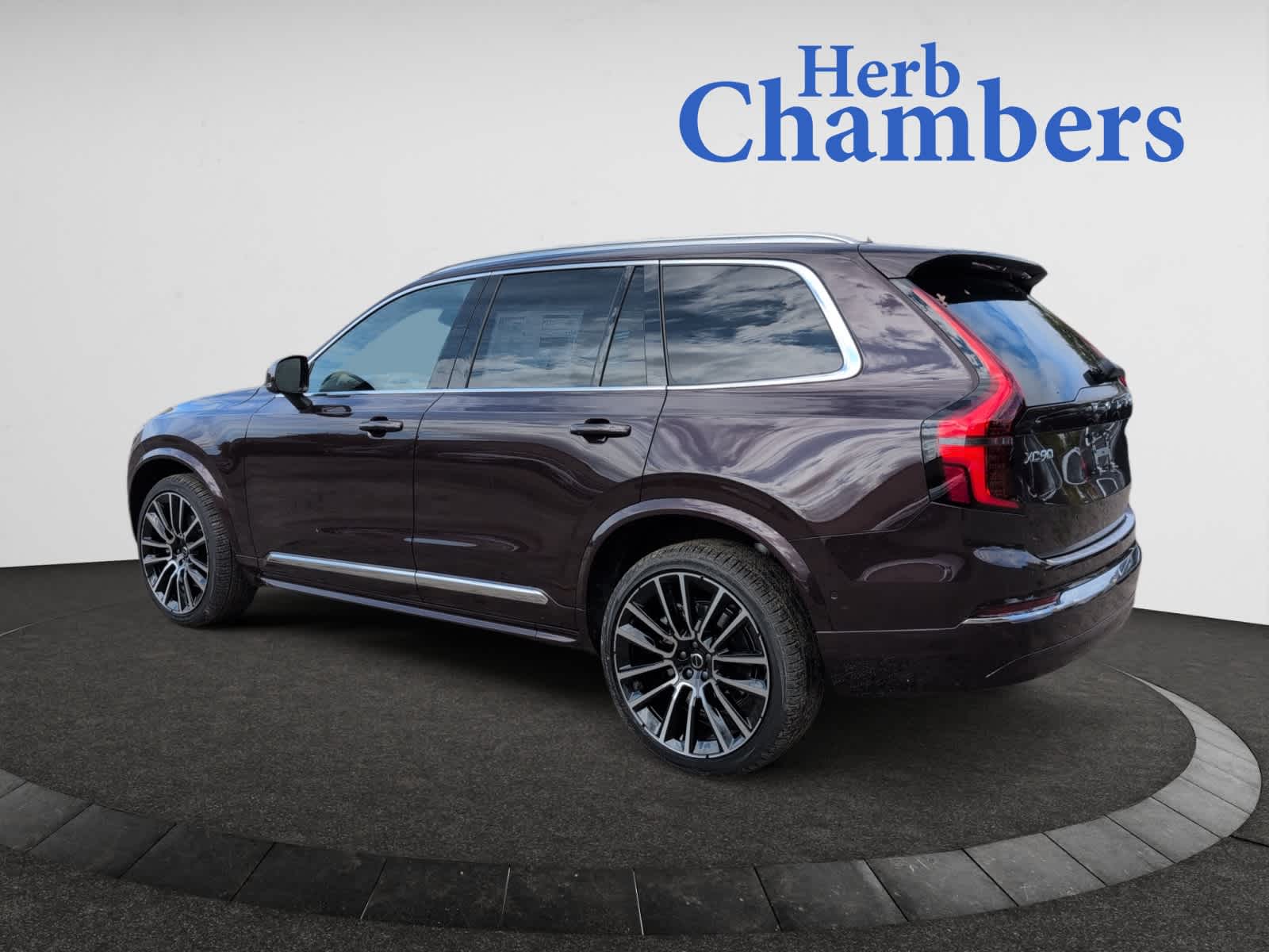 2026 Volvo XC90 Plus photo 3