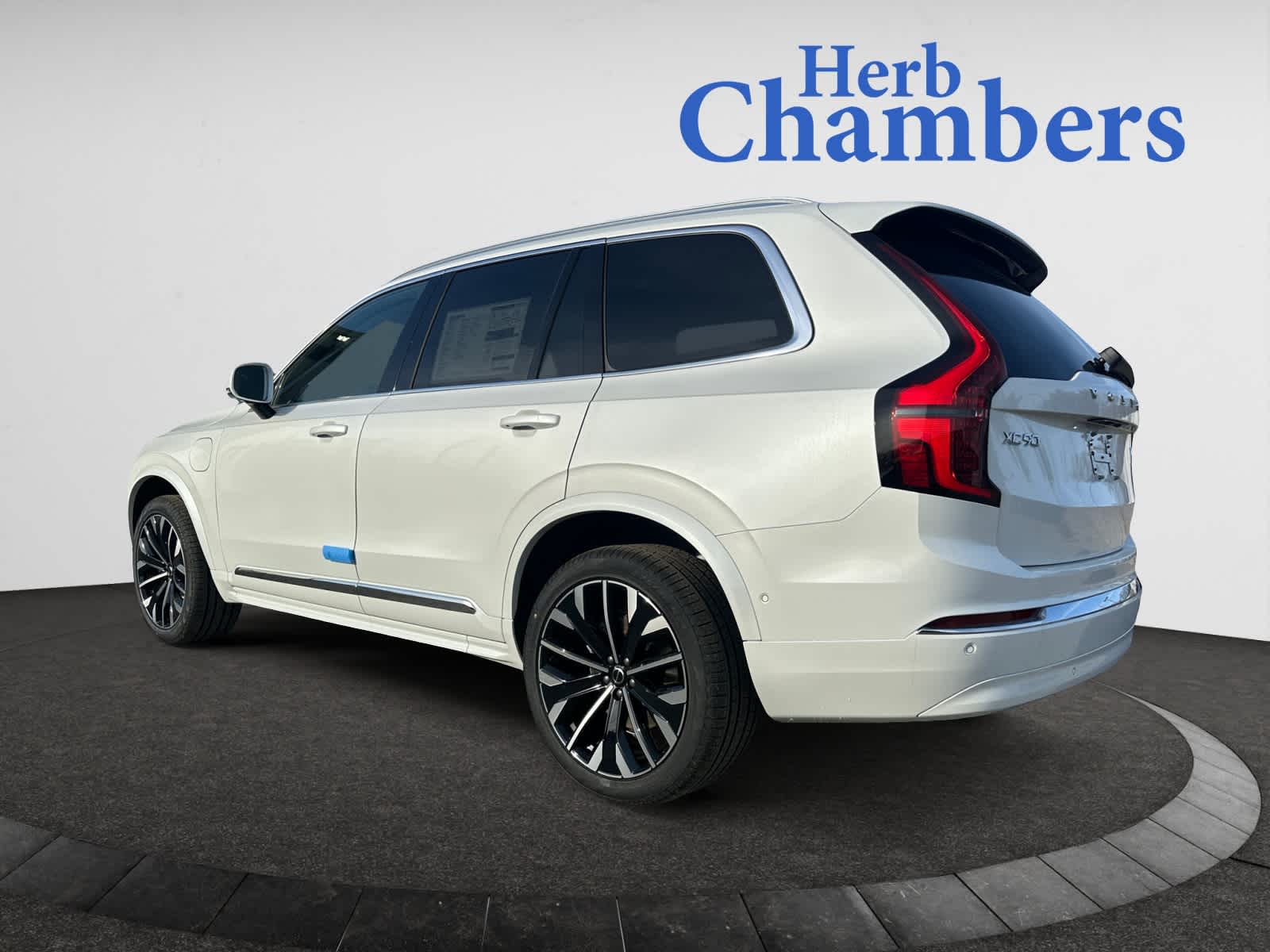 used 2025 Volvo XC90 plug-in hybrid car, priced at $78,395