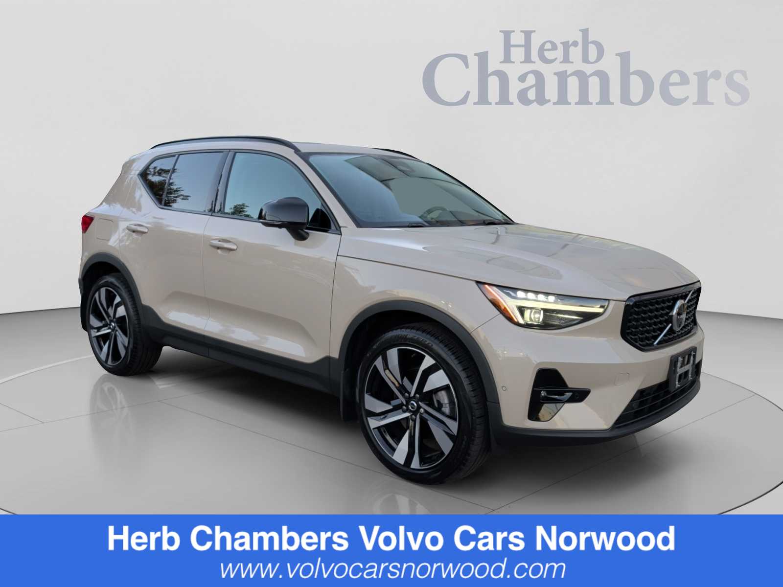 Certified 2025 Volvo XC40 B5 Ultra Dark Theme SUV