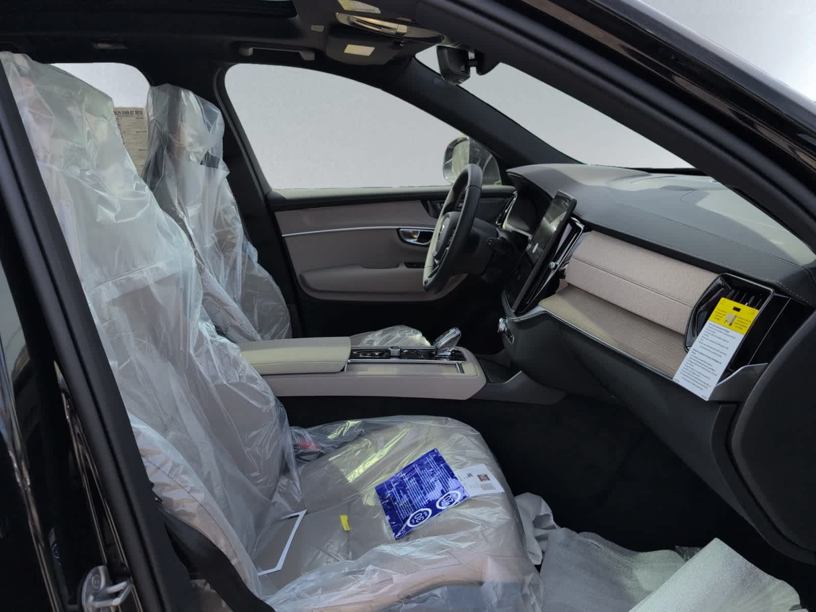 new 2026 Volvo XC90 plug-in hybrid car, priced at $81,570