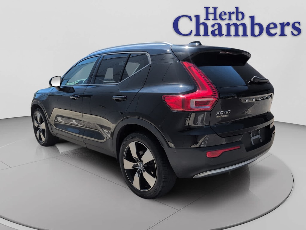 Used 2019 Volvo XC40 T5 Momentum SUV