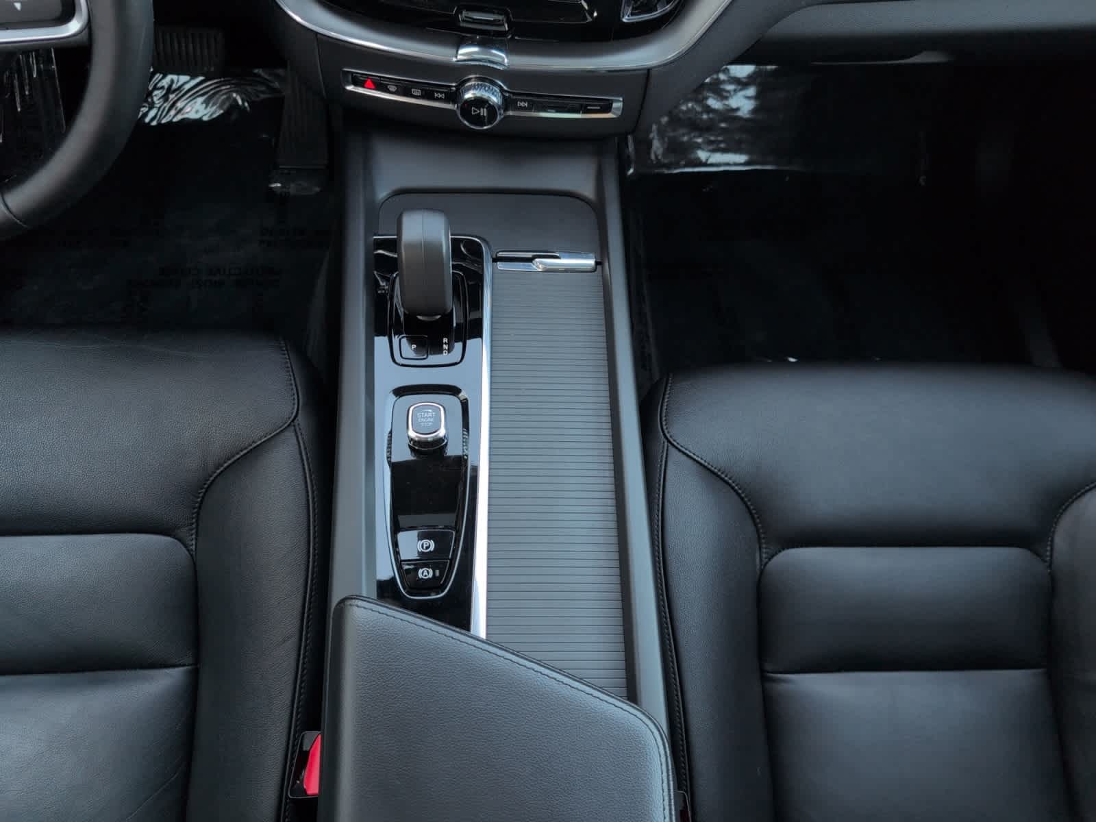 used 2023 Volvo XC60 car, priced at $29,998