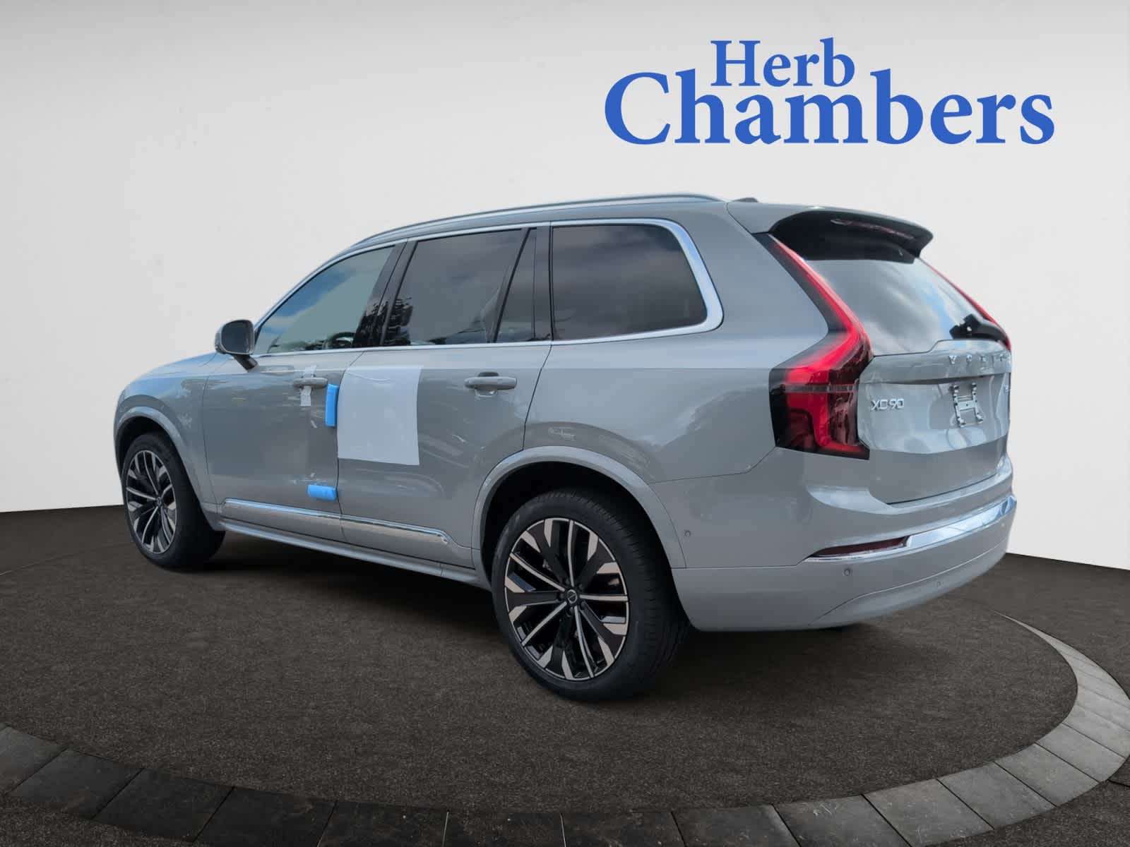 2026 Volvo XC90 Plus photo 3