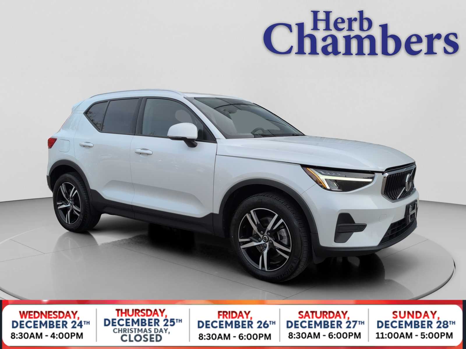 2023 Volvo XC40 Core's photo