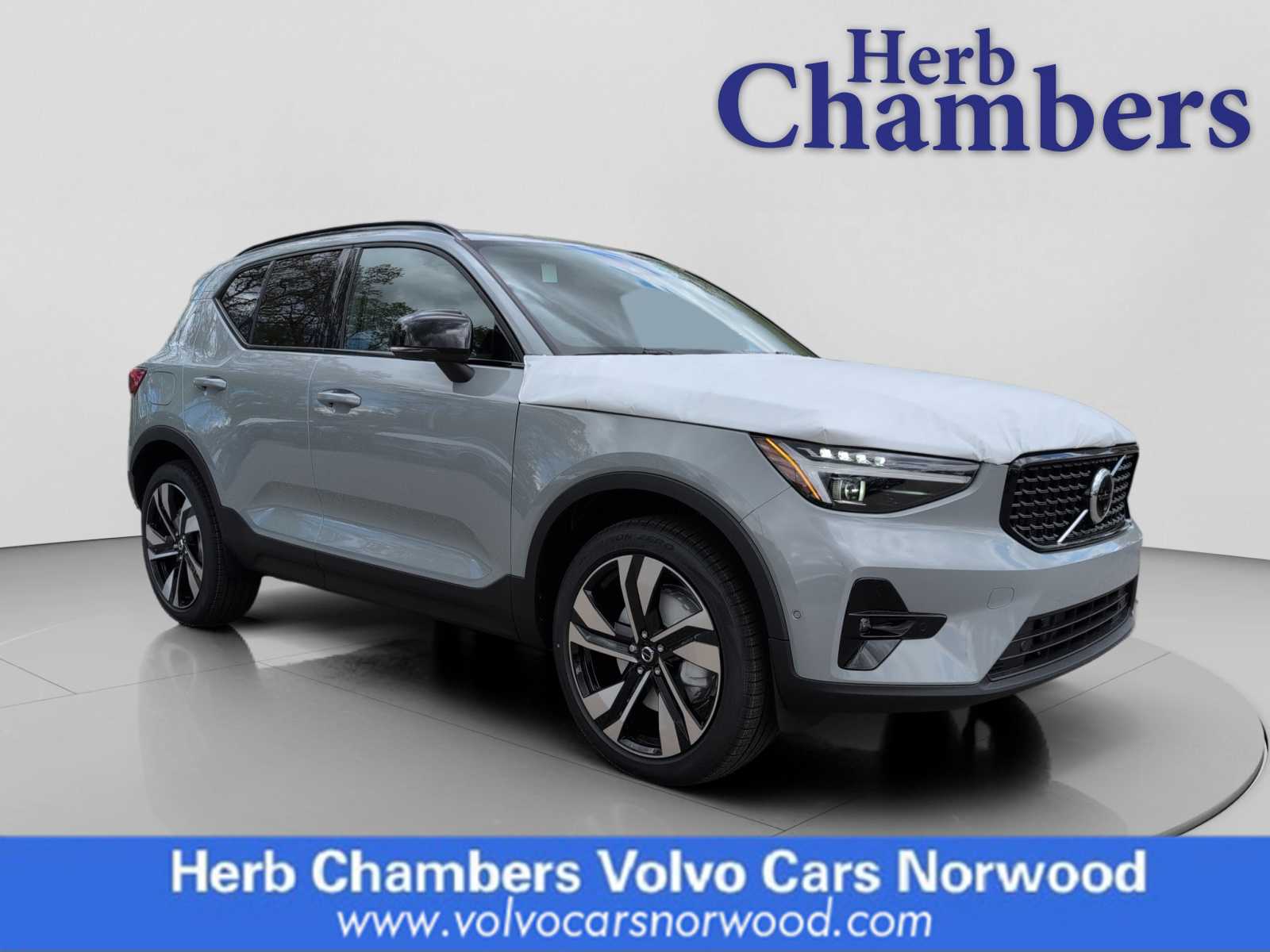 2025 Volvo XC40 SUV 