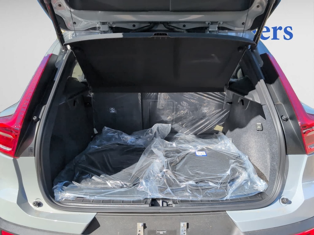 New 2026 Volvo XC40 B5 Plus SUV