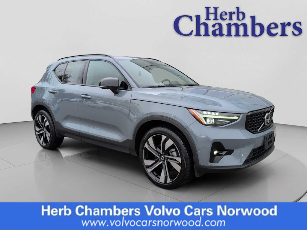 Used 2023 Volvo XC40 B5 AWD Ultimate Dark SUV