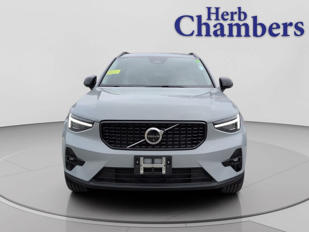 New 2026 Volvo XC40 B5 Plus SUV