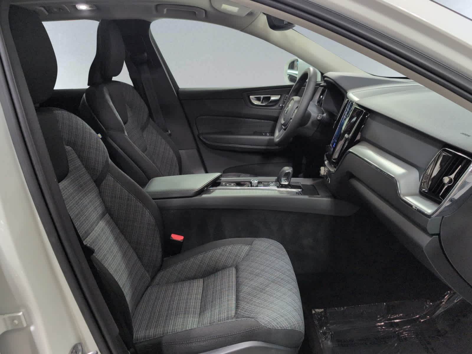 used 2023 Volvo XC60 car, priced at $27,998