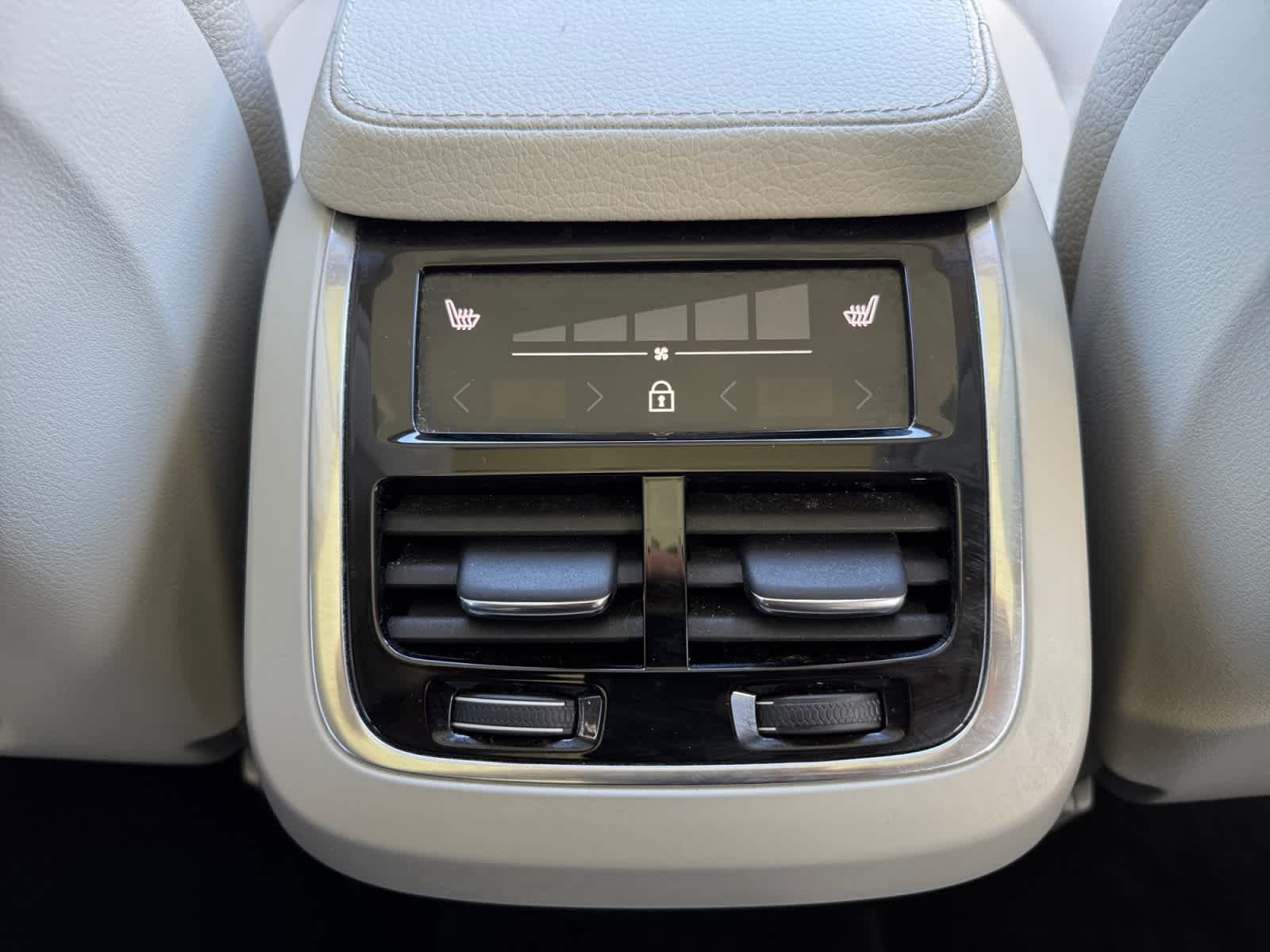 used 2022 Volvo XC90 car, priced at $31,998