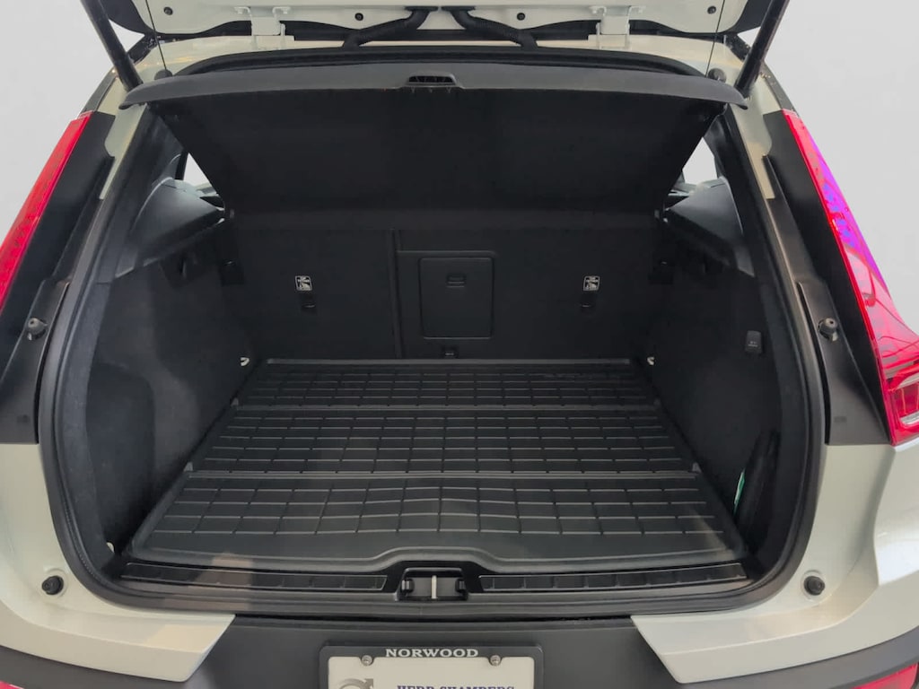 New 2026 Volvo XC40 B5 Ultra Black Edition SUV