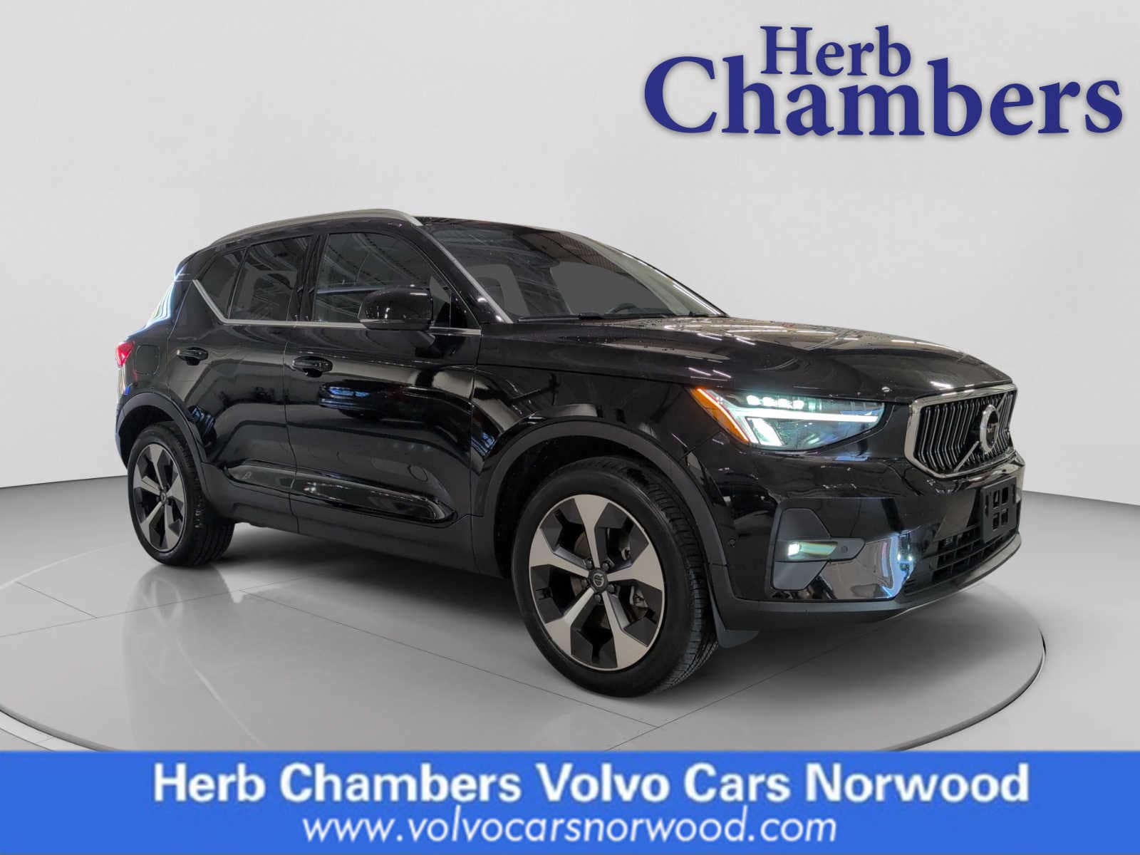 2023 Volvo XC40 Plus's photo