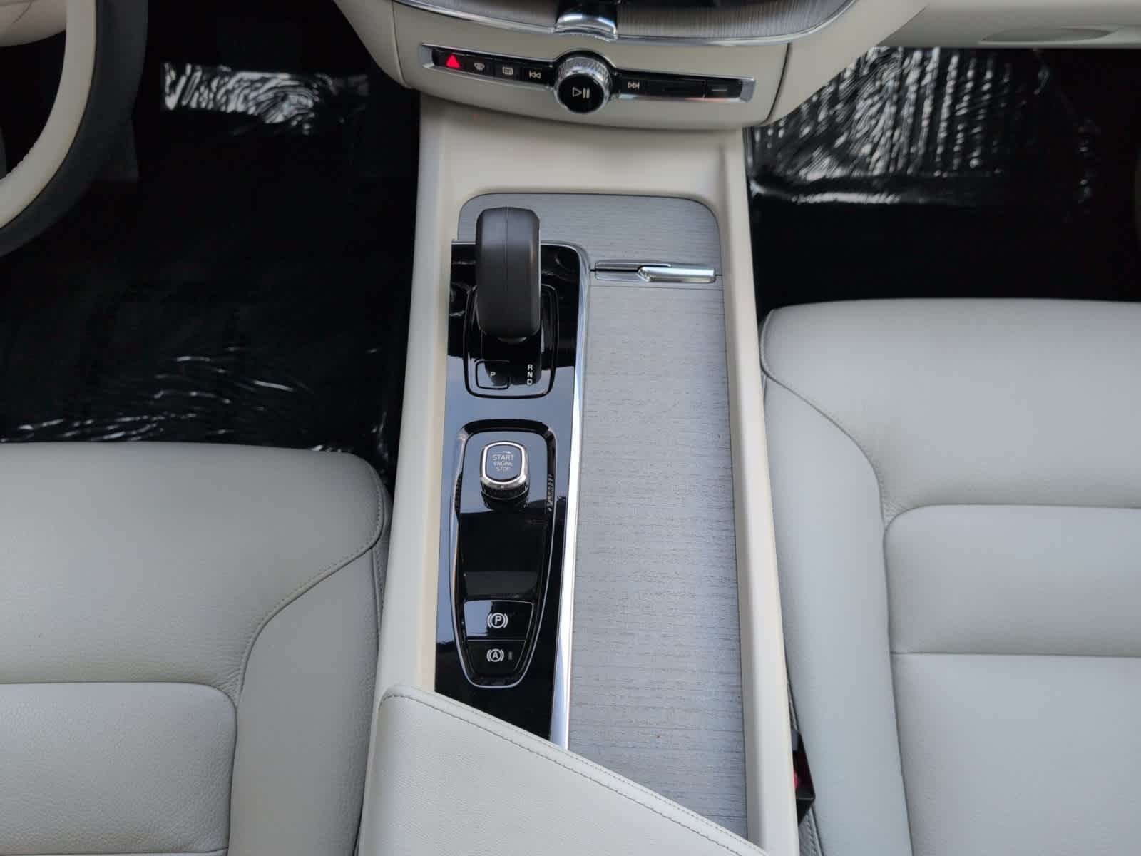 used 2024 Volvo XC60 car, priced at $33,998