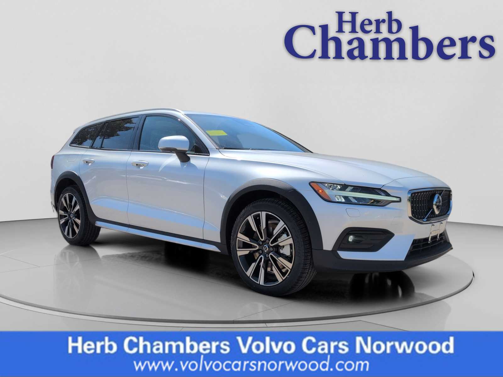2025 Volvo V60 Cross Country Wagon 