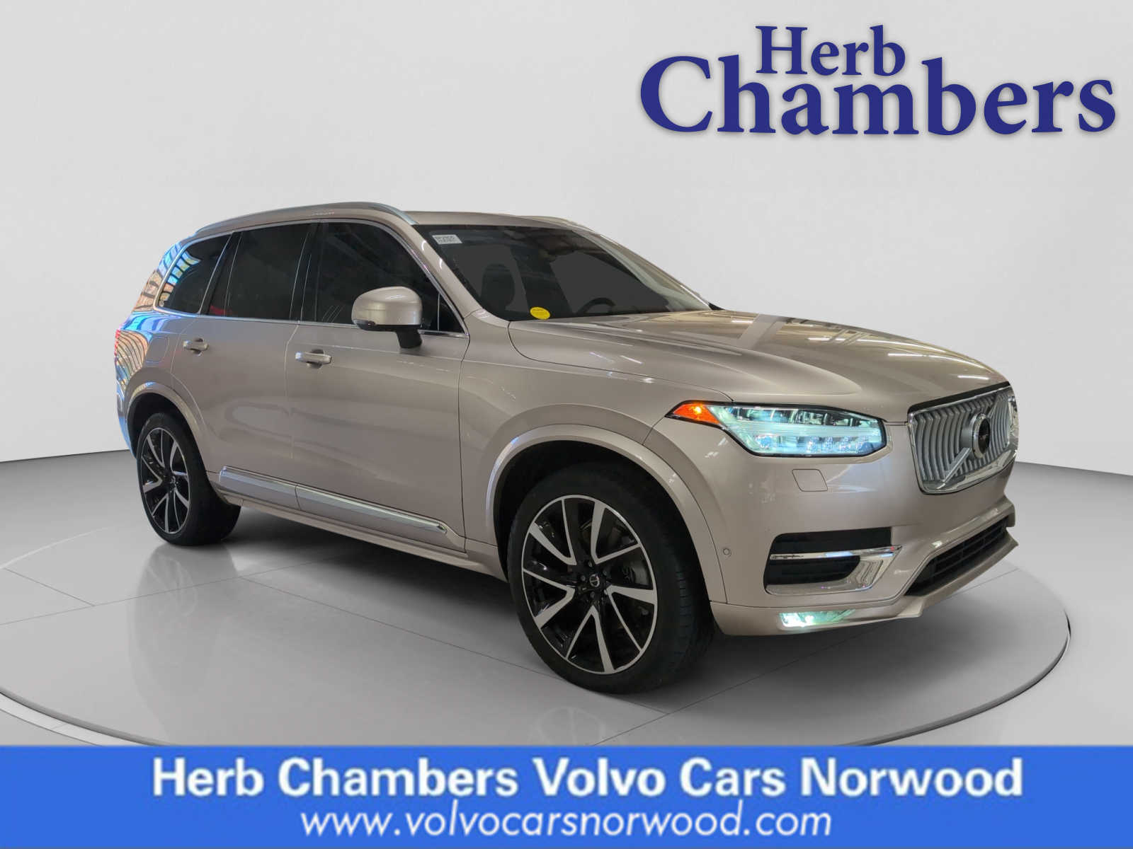2024 Volvo XC90 Plus's photo