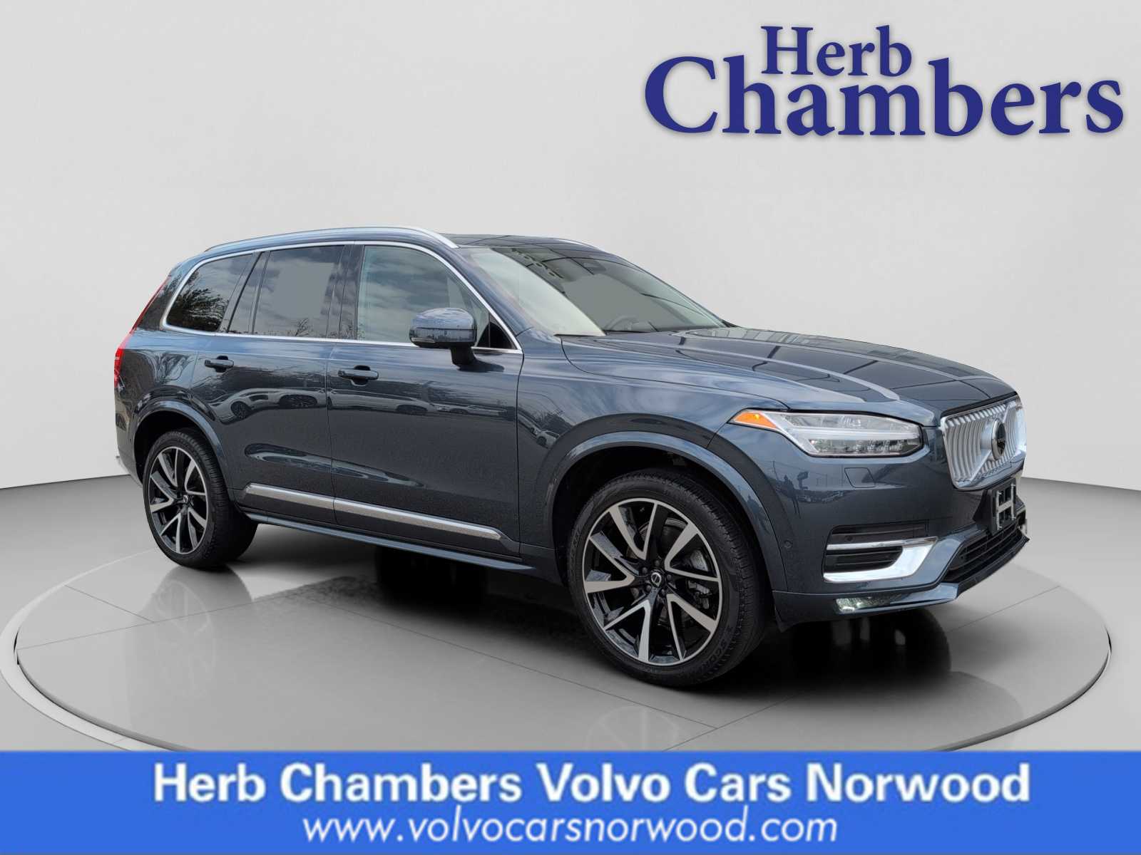 2024 Volvo XC90 Plus's photo
