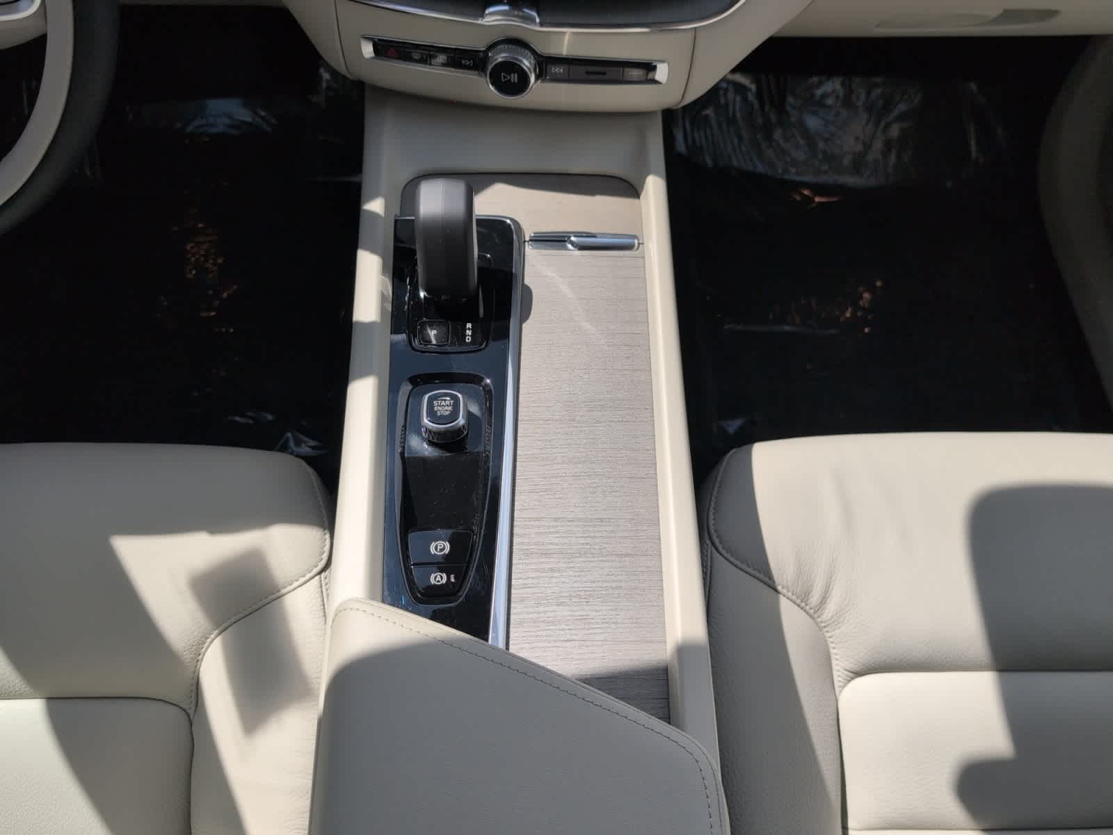 used 2023 Volvo XC60 car, priced at $37,498