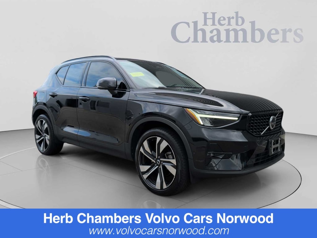 Used 2024 Volvo XC40 B5 Plus Dark SUV