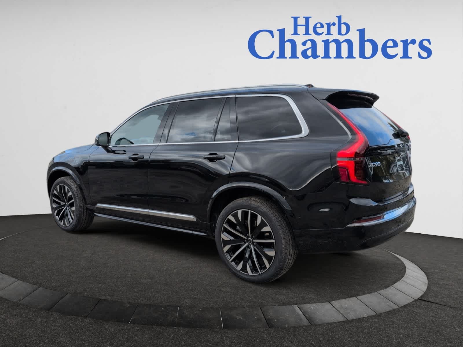 2026 Volvo XC90 Plus photo 2