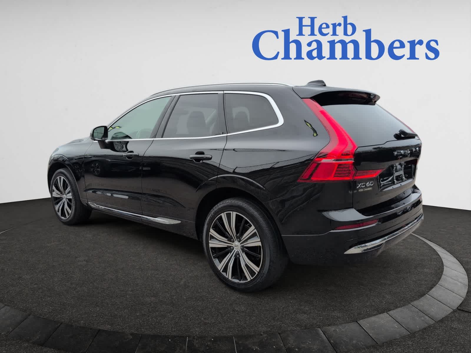2023 Volvo XC60 B5 Plus photo 3