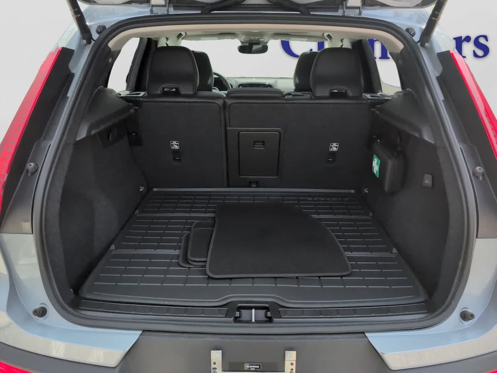 Certified 2024 Volvo XC40 B5 Ultimate Dark SUV